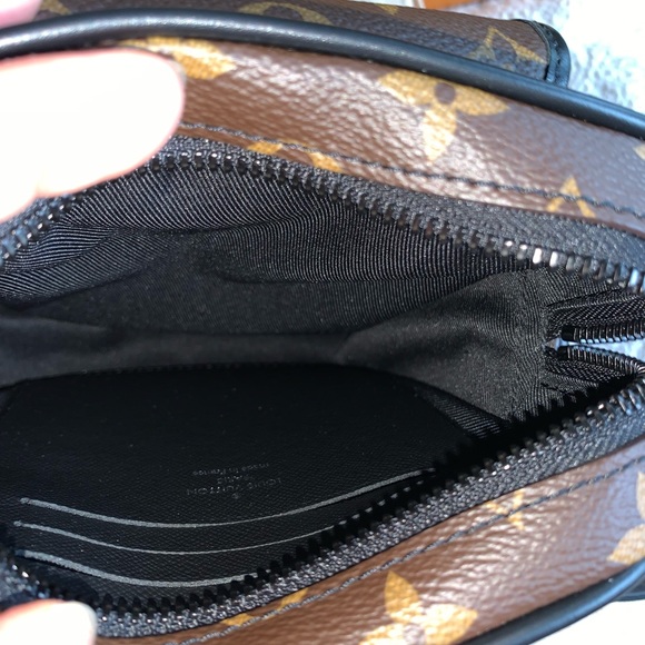 Louis Vuitton Christopher Wearable Wallet - Picture 13 of 17